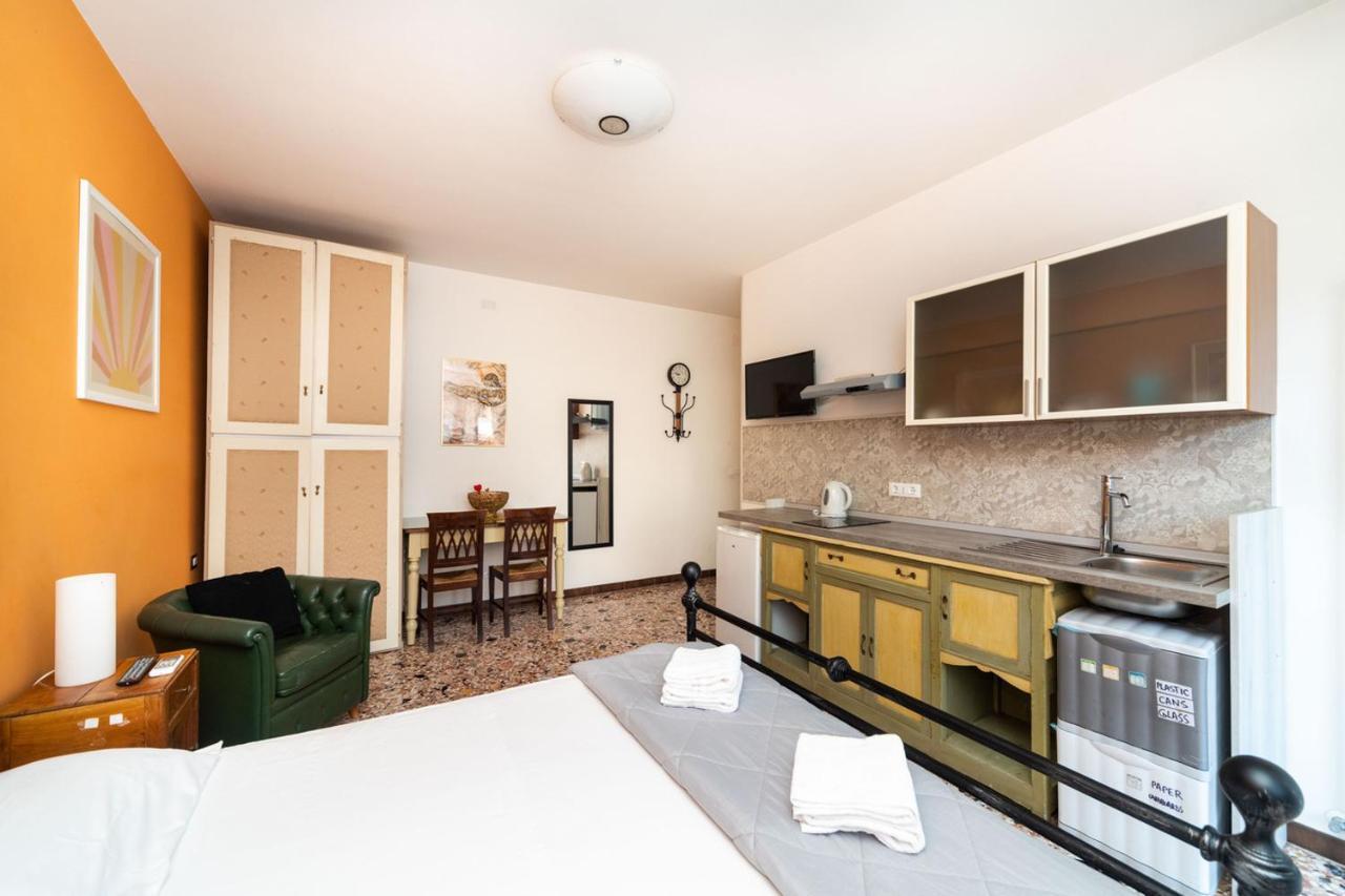 Holistay Suites Venezia Mestre Exterior foto